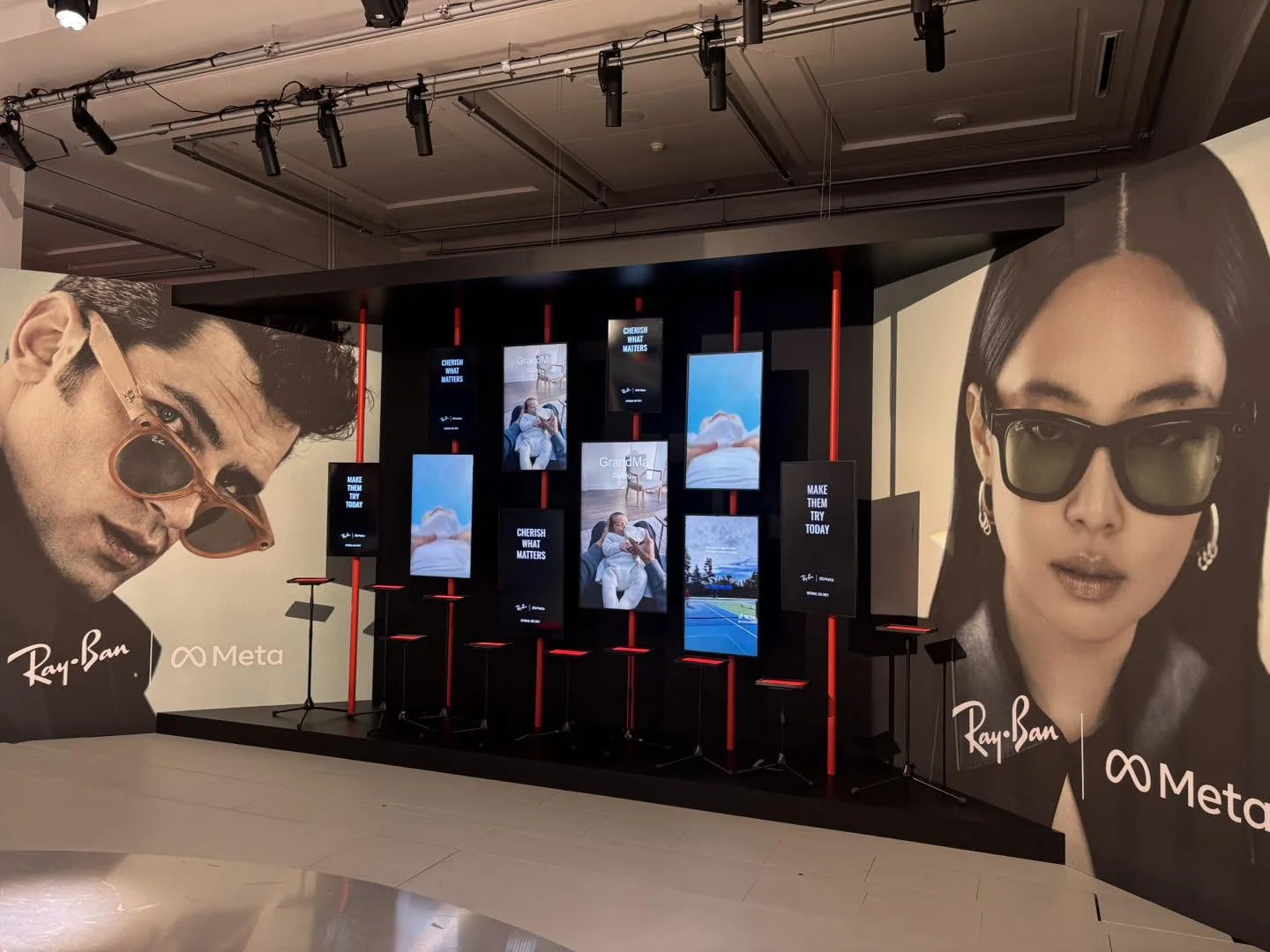Installation Ray-Ban Meta de l’exposition Essilor à Monaco