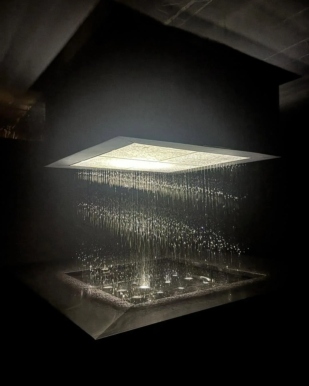 Installation lumineuse au Noor Festival 2025
