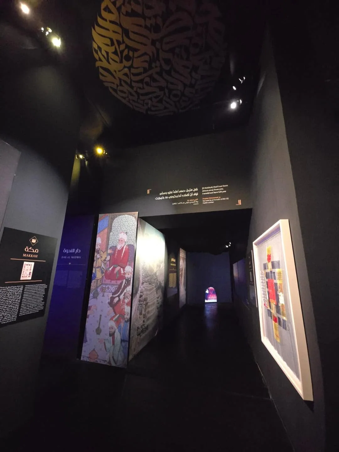 Parcours scénographique — exposition HIJRAH à Madina