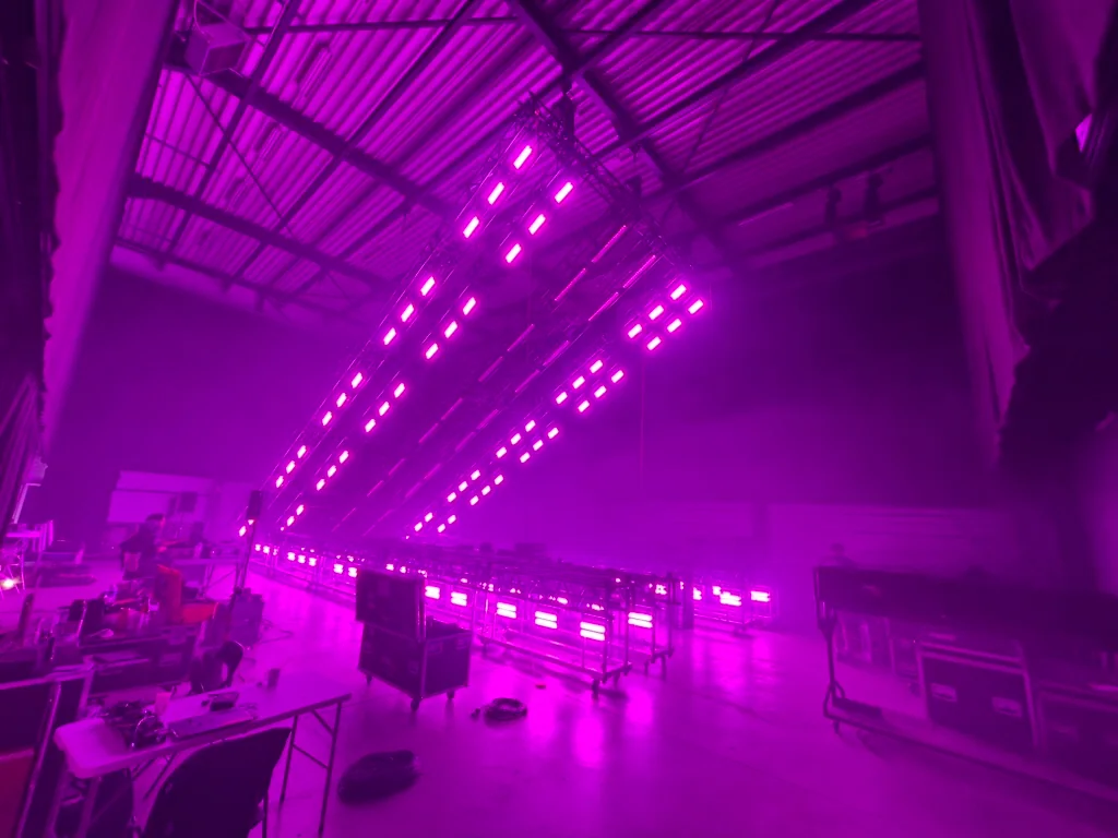 Montage lumière pendant la résidence technique aux studios PRG